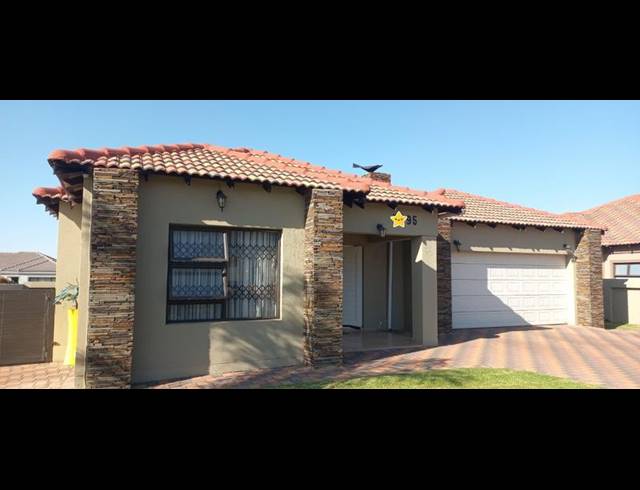 3 BEDROOM HOUSE FOR SALE IN THE ORCHARDS